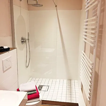 Charmante Ferienwohnung Mit Grossem Garten In City Nahe Ostsee Apartman *