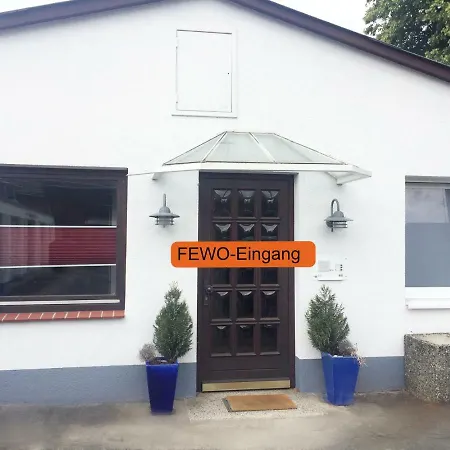 Charmante Ferienwohnung Mit Grossem Garten In City Nahe Ostsee Apartman *
