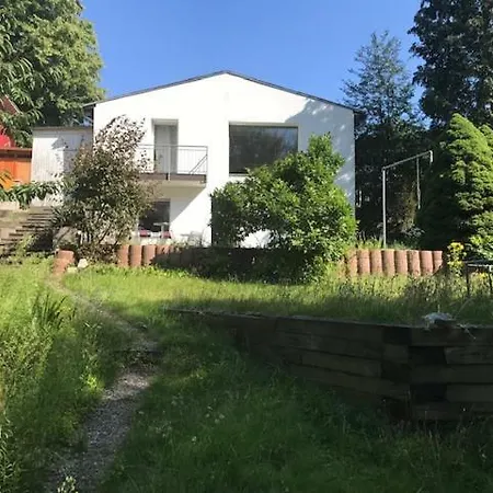 Charmante Ferienwohnung Mit Grossem Garten In City Nahe Ostsee Apartman *