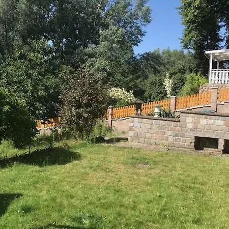 Charmante Ferienwohnung Mit Grossem Garten In City Nahe Ostsee Apartman *